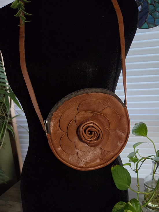 Puro Cuero Handbags - Vintage Puro Cuero Columbian Artisan Leather Flower Purse